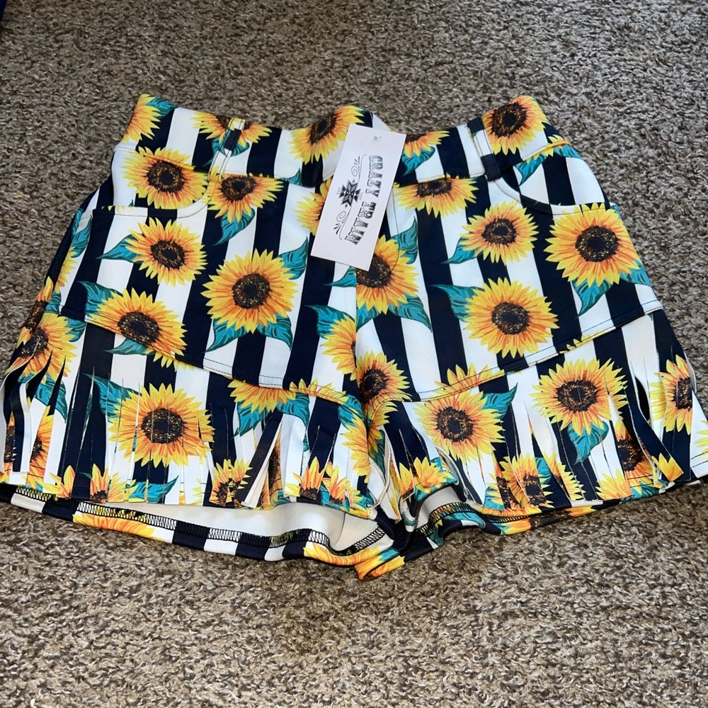 SZ Med 🌻SUNFLOWER fringe shorts boho NWT